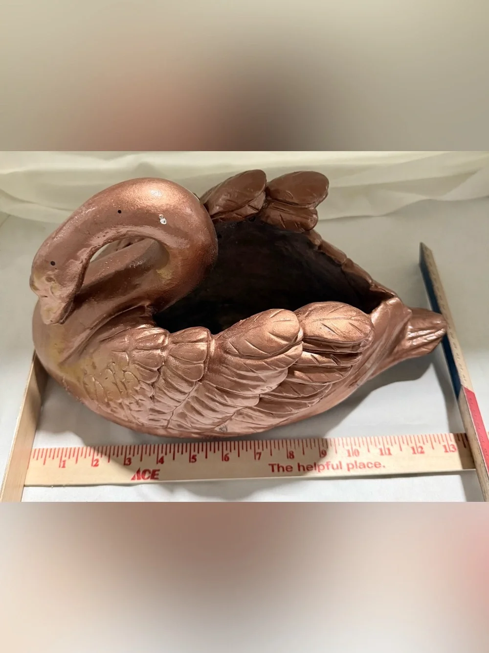 HENFEATHERS elegant swan
